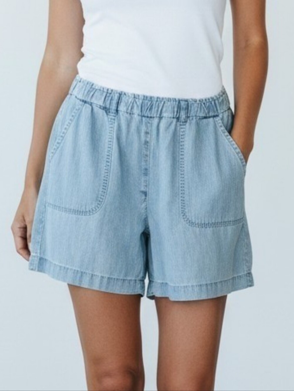 Talbots Light Wash Chambray Shorts With Patch Pockets S